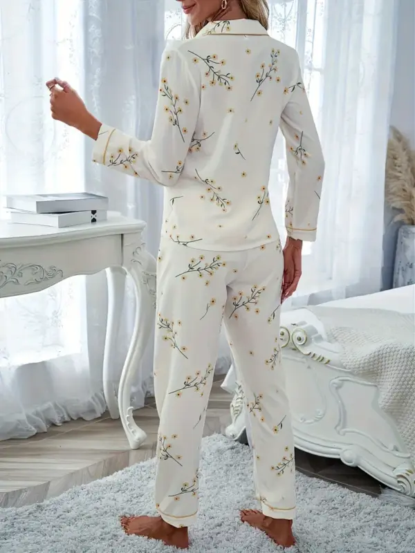 Cozy Daisy Print Pajama Set for Women - Image 4